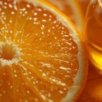 Aufgeschnittene Valencia-Orangen mit ätherischem Öl – Symbolbild für das Terpen Valencen
